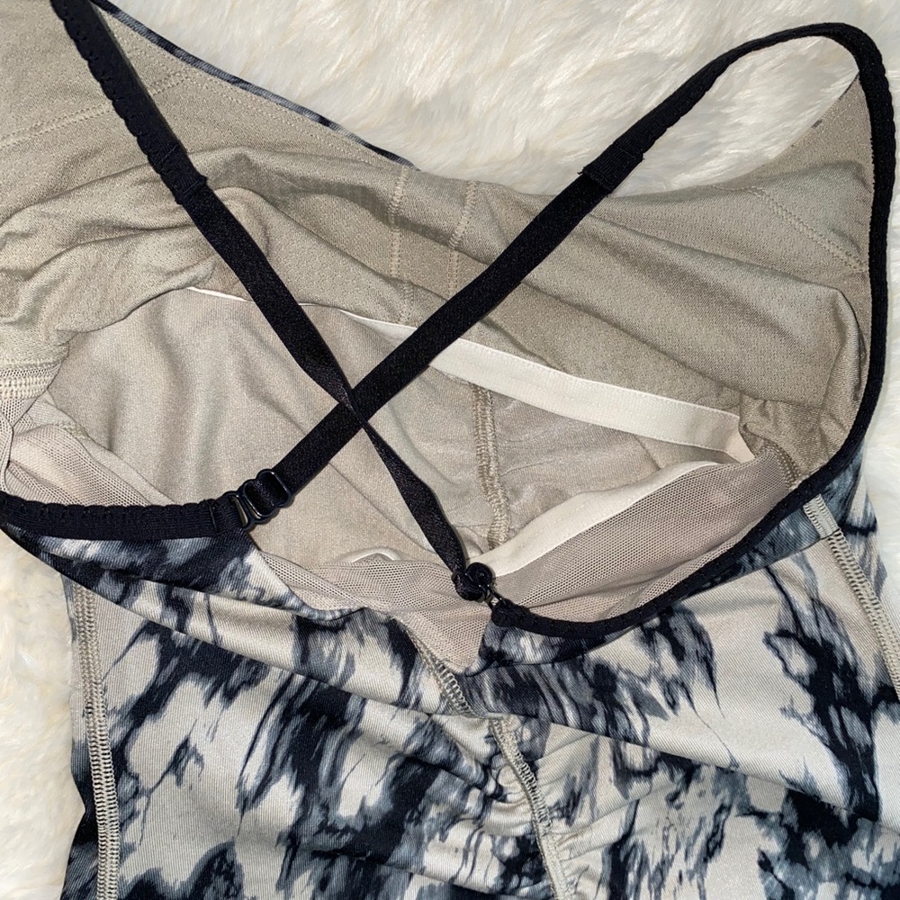 Lululemon Tanktop - Picture 8 of 9